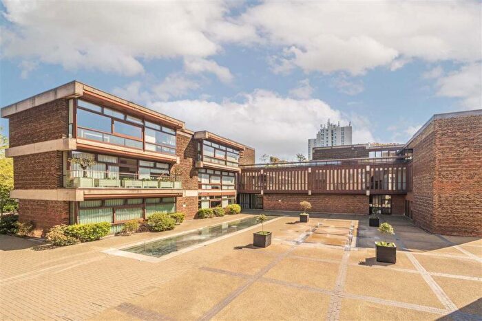 1 Bedroom Flat To Rent In Cabanel Place, Kennington, SE11