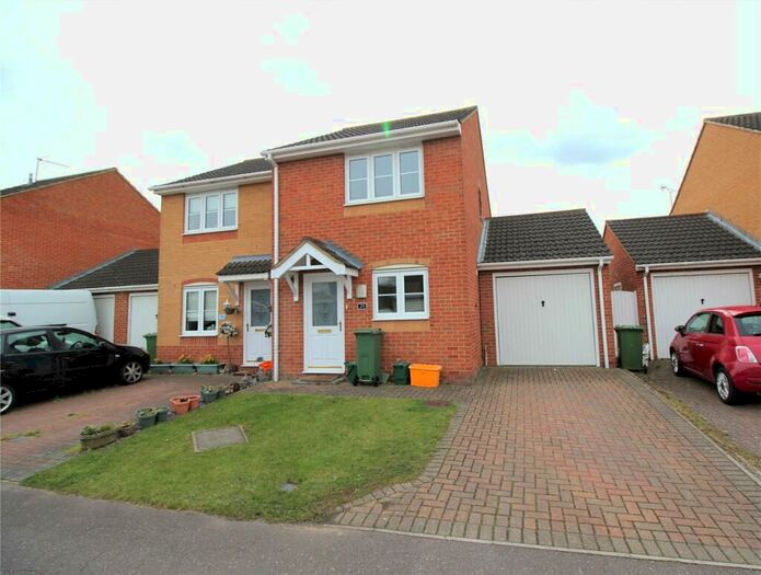 2 Bedroom Semi-Detached House To Rent In Hedingham Drive, Wickford, SS12