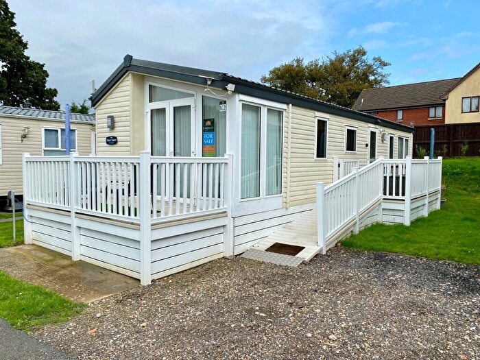 2 Bedroom Caravan For Sale In Perowne Way, Sandown, PO36