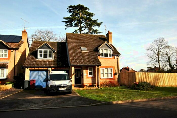 4 Bedroom Detached House To Rent In Balmore Park, Caversham, Reading, RG4