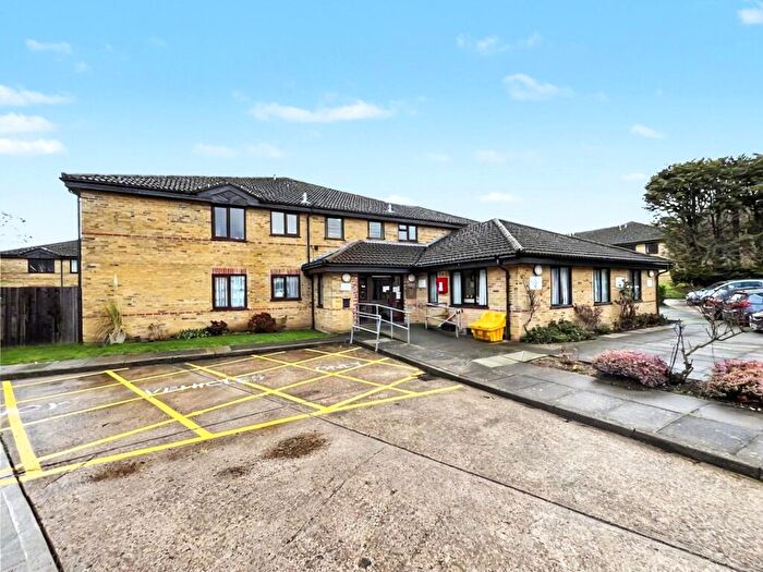 1 Bedroom Flat For Sale In Dove Close, Walderslade, Kent, ME5