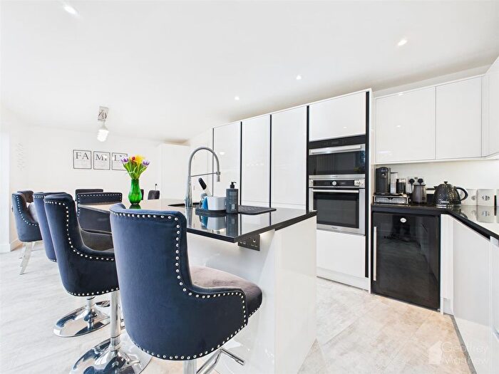 5 Bedroom Property For Sale In Cheviot Way, Great Ashby, SG1