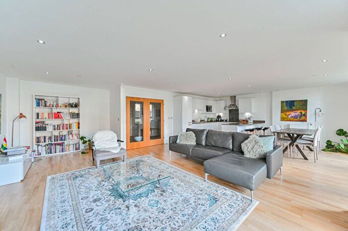 3 Bedroom Flat For Sale In Dowells Street, Greenwich, London, SE10