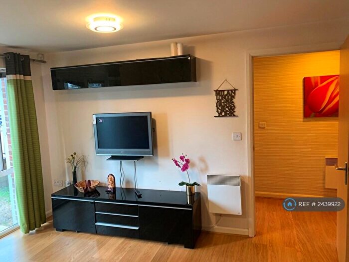 2 Bedroom Flat To Rent In Mill Street, Slough, SL2