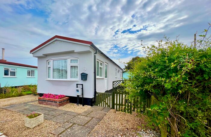 2 Bedroom Park Home For Sale In Potters Hill, Felton, Bristol, BS40