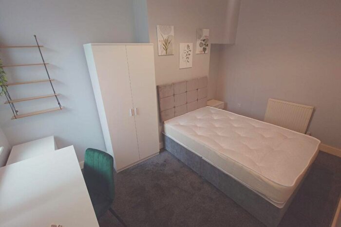 3 Bedroom Terraced House To Rent In Brae St, Kensington, L7