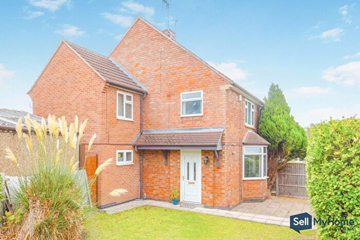 4 Bedroom Semi Detached House For Sale In Walshe Road, Leicester, LE5