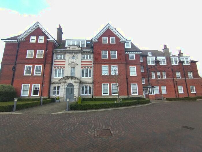 2 Bedroom Apartment To Rent In Eversley Park, Folkestone, Kent, CT20