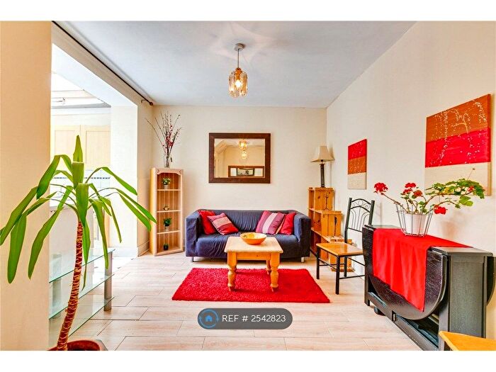 1 Bedroom Flat To Rent In Reporton Road, Fulham, SW6