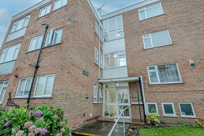 1 Bedroom Flat For Sale In Barons Close, Harborne, Birmingham, B17