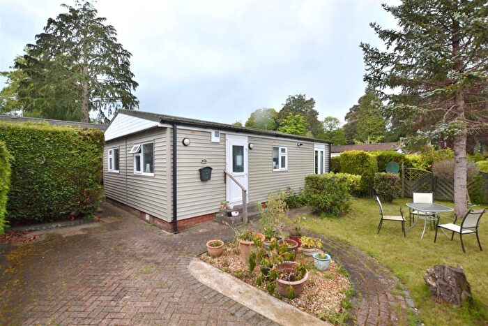2 Bedroom Mobile Home For Sale In Rustic Glen, Grange Estate, GU52