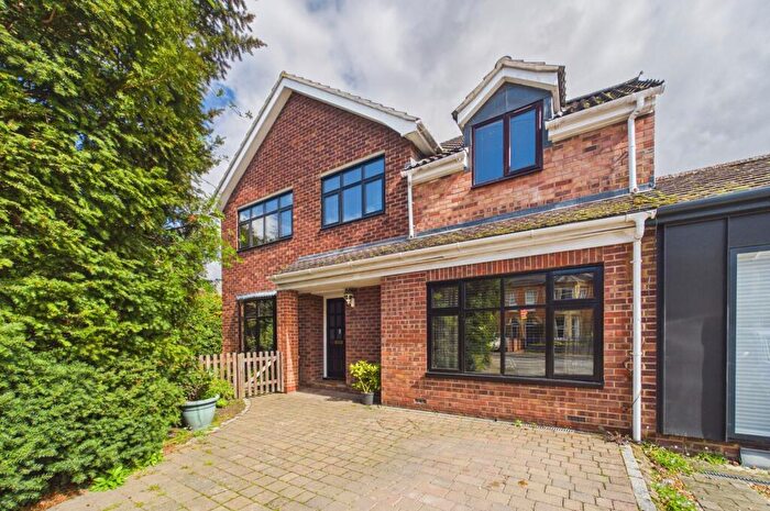 5 Bedroom Link Detached House For Sale In Rock Road, Cambridge, CB1
