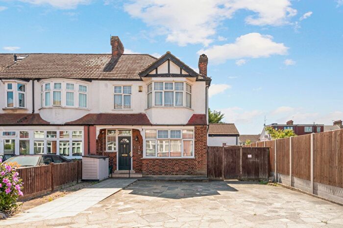 3 Bedroom End Of Terrace House For Sale In Elm Close, Raynes Park, SW20