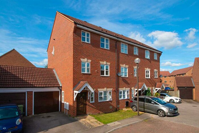 4 Bedroom Town House To Rent In Brantwood Close, Westcroft, MK4