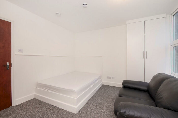 Studio To Rent In Chamberlayne Road, Kensal Rise, NW10