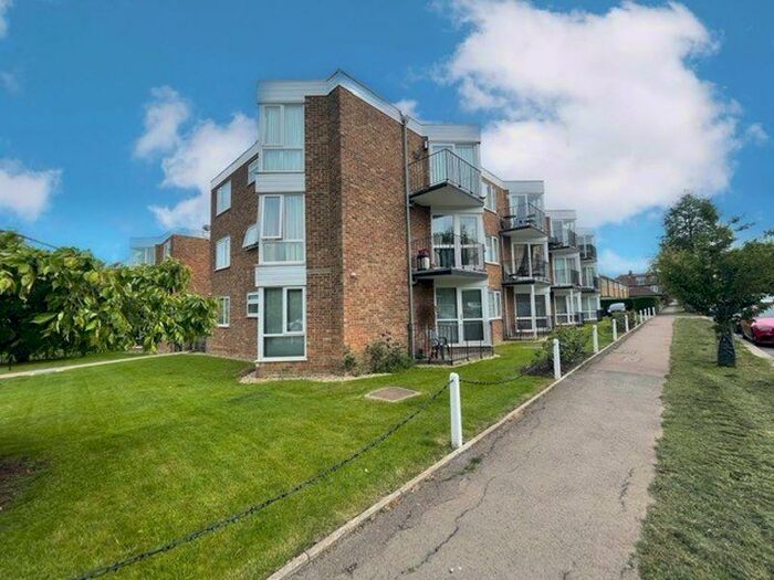 2 Bedroom Flat To Rent In Forest View, North Chingford., E4
