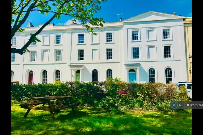 2 Bedroom Flat To Rent In Regents Park, Exeter, EX1