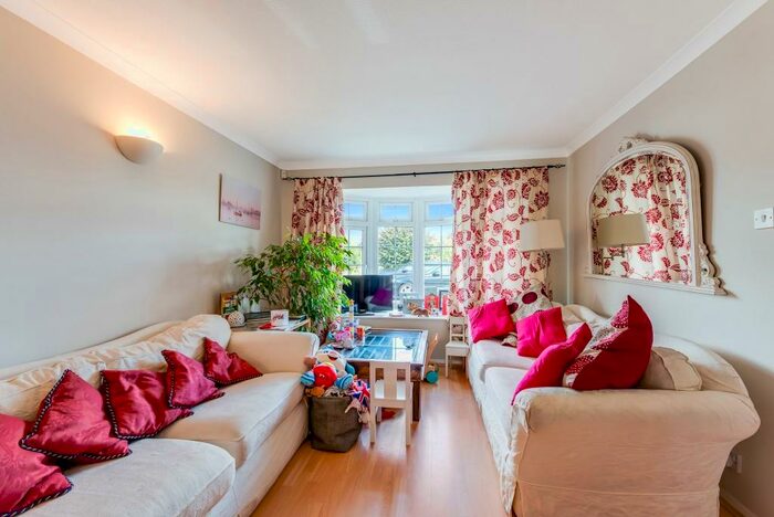 3 Bedroom Semi-Detached House To Rent In Beverley Gardens, Maidenhead, Berkshire, SL6