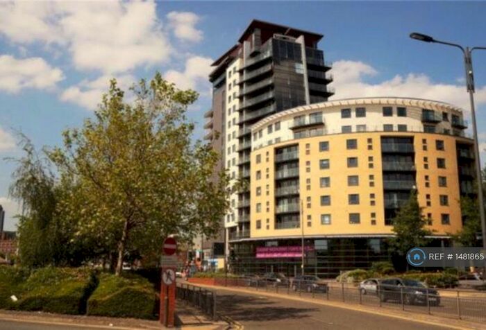 2 Bedroom Flat To Rent In Skyline, Leeds, LS9