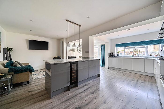 4 Bedroom Semi Detached House For Sale In Kings Road, Headcorn, Ashford, TN27