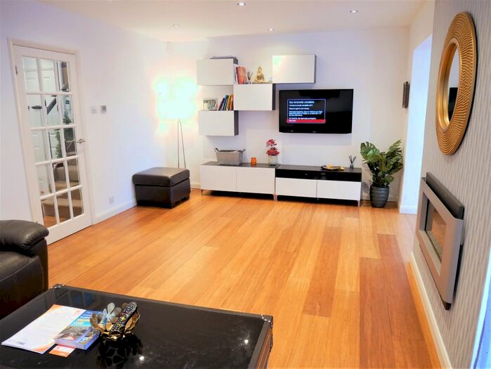 3 Bedroom Semi Detached House To Rent In Malvern Avenue, South Harrow, HA2