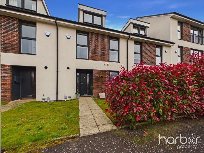 3 Bedroom Town House For Sale In Brechanshaw, Erskine, Renfrewshire, PA8