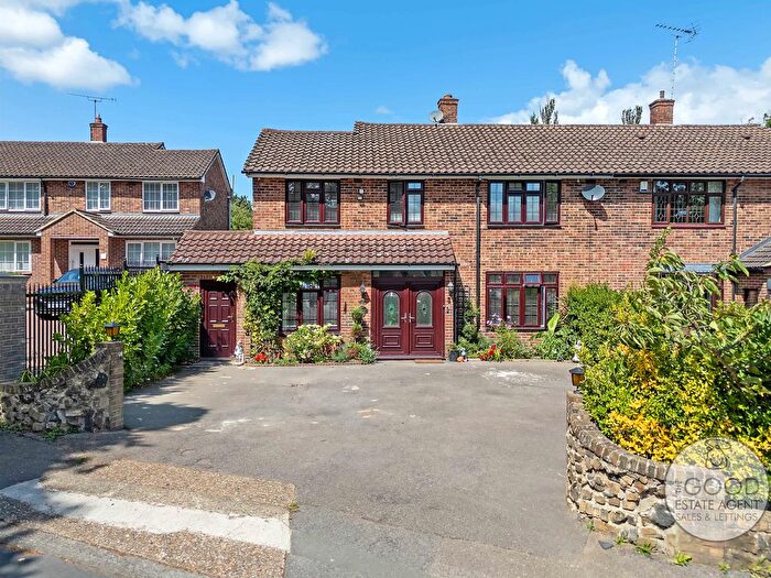 4 Bedroom Semi-Detached House To Rent In Wellfields, Loughton, IG10
