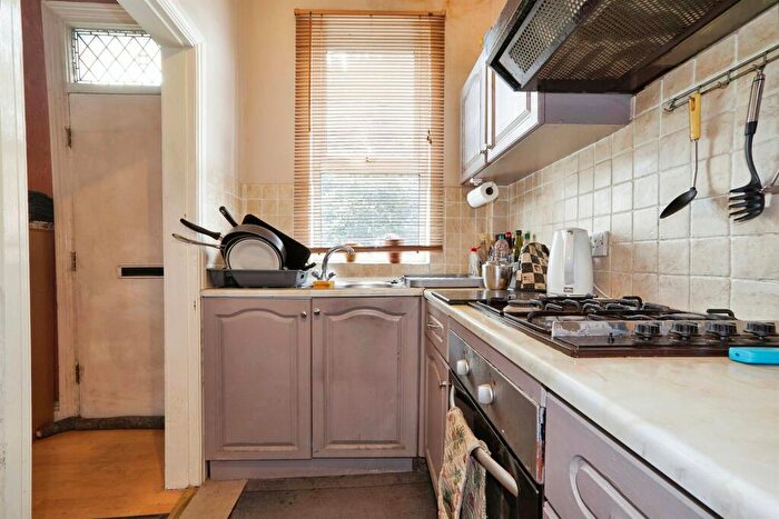 2 Bedroom Terraced House For Sale In Ashton Road, Leeds, LS8