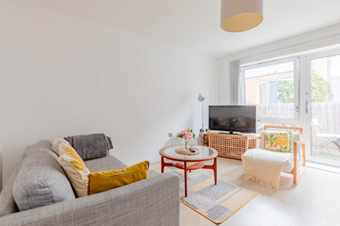 1 Bedroom Apartment To Rent In Geldeston Road, London, E5