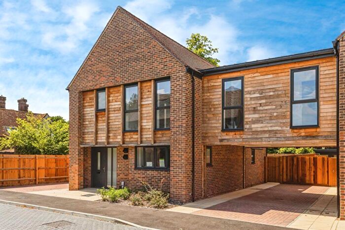 3 Bedroom Link Detached House For Sale In Hanlye Lane, Cuckfield, Haywards Heath, RH17