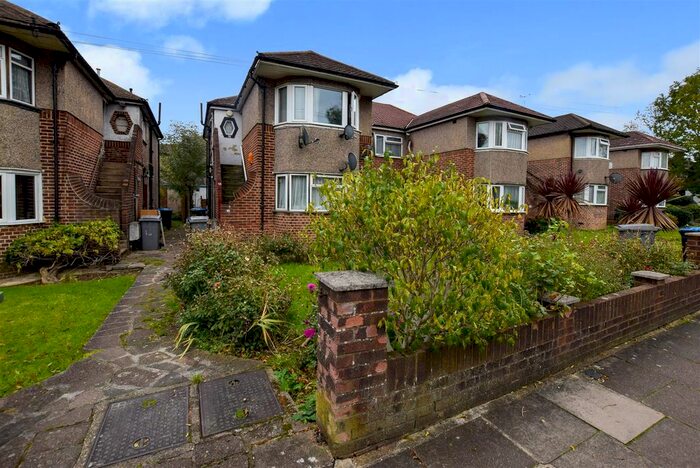 3 Bedroom Flat To Rent In Fernwood Avenue, Wembley HA0