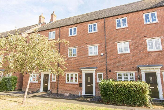 3 Bedroom Town House For Sale In Thackney Leys, Kibworth Harcourt, Leicester, LE8