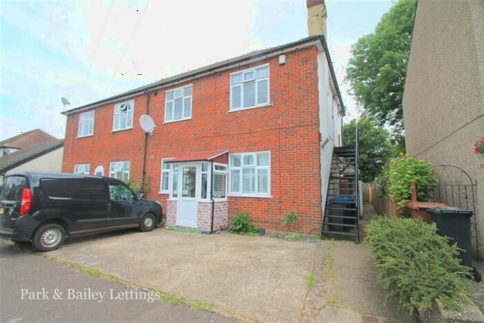 2 Bedroom Maisonette To Rent In Bedroom First Floor Maisonette In Caterham On The Hill, CR3