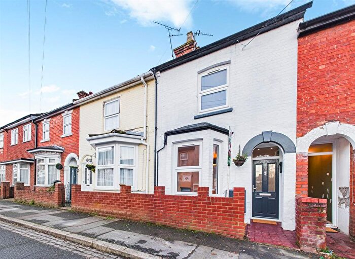 3 Bedroom Terraced House For Sale In Ardenham Street, Aylesbury, Buckinghamshire, HP19