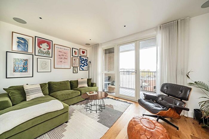 2 Bedroom Flat To Rent In Wornington Road, North Kensington, W10