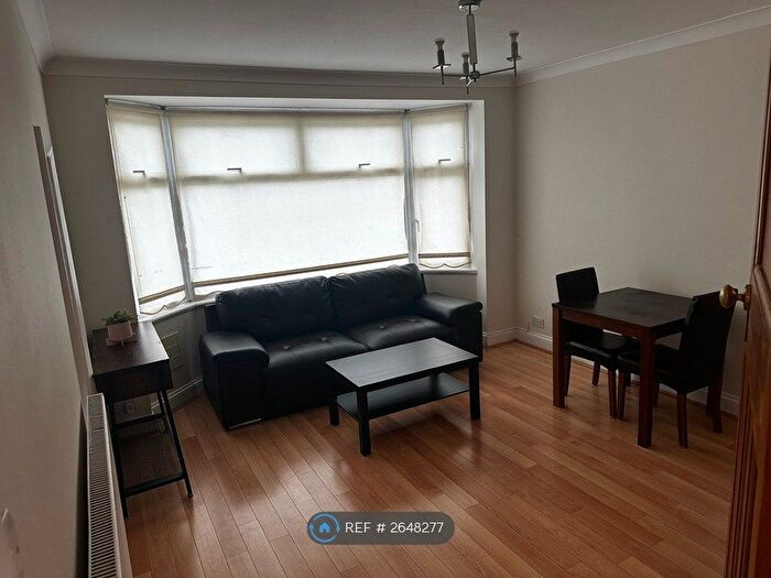 1 Bedroom Flat To Rent In Bulstrode Avenue, Hounslow, TW3