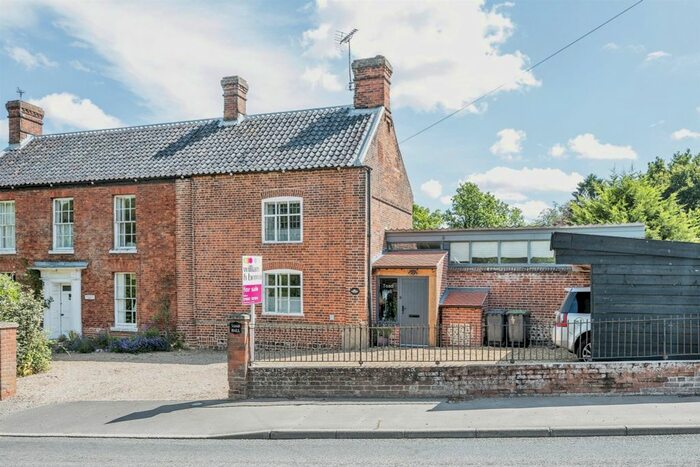 4 Bedroom Cottage For Sale In The Hill, Smallburgh, Norwich, NR12