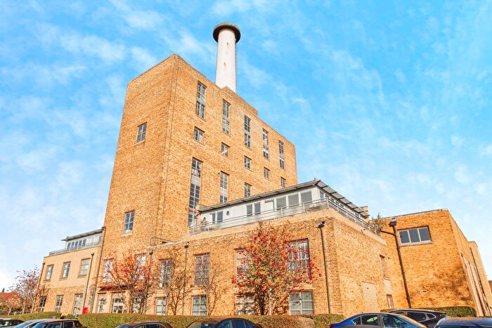 2 Bedroom Flat For Sale In Flat Pollards Close, Rochford, SS4