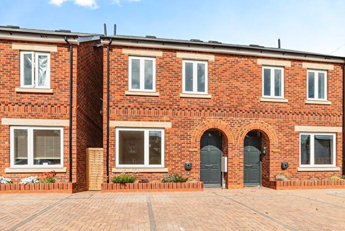 3 Bedroom Semi-Detached House For Sale In Windmill Road, Reading, RG7