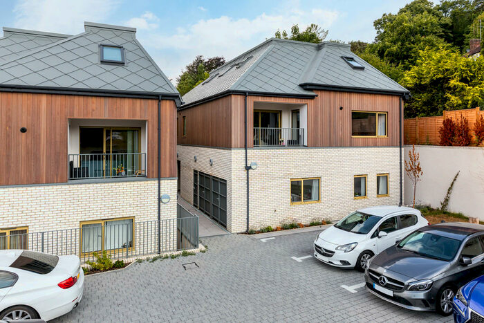 1 Bedroom Apartment To Rent In Ballards Rise, CR2