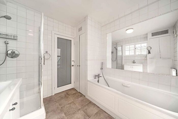 3 Bedroom Flat To Rent In Portobello Road, Notting Hill, W11