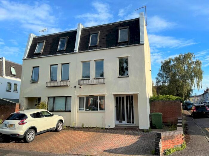 4 Bedroom Semi-Detached House To Rent In Albany Road, Cheltenham, GL50