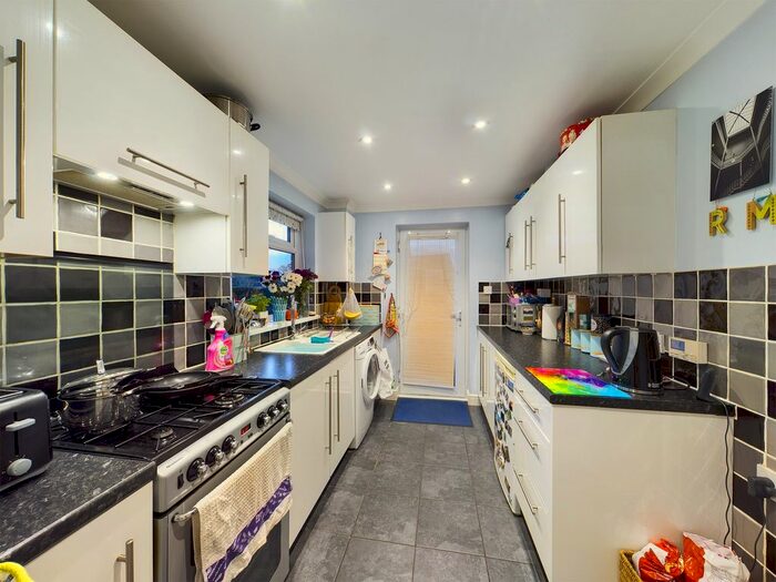 3 Bedroom Property To Rent In Cottage Rake Avenue, Wymans Brook, Cheltenham, GL50