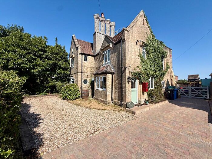 3 Bedroom Semi-Detached House For Sale In Oakley Lane, Wimborne, BH21