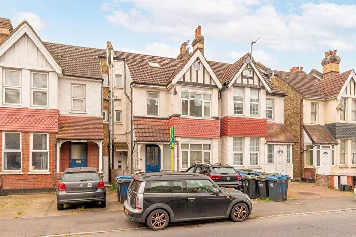 2 Bedroom Flat For Sale In Melfort Road, Thornton Heath, CR7