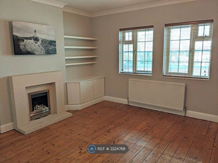 2 Bedroom Flat To Rent In Heath Road, Twickenham, TW1