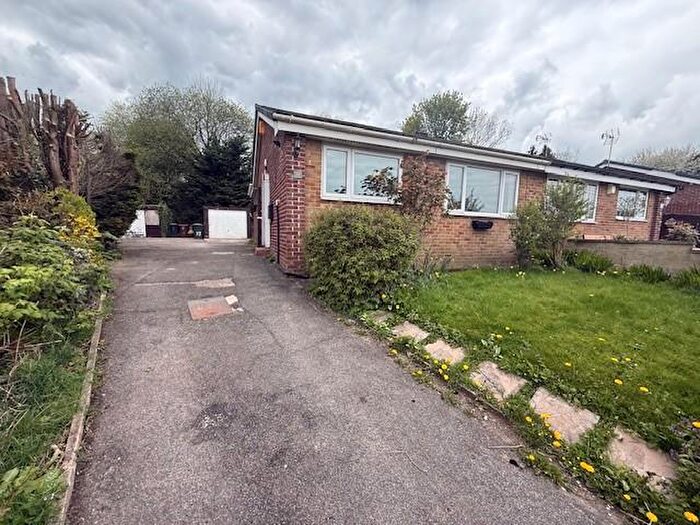 2 Bedroom Semi-Detached Bungalow For Sale In Oakdale Drive, Ravenscliffe, Bradford, BD10
