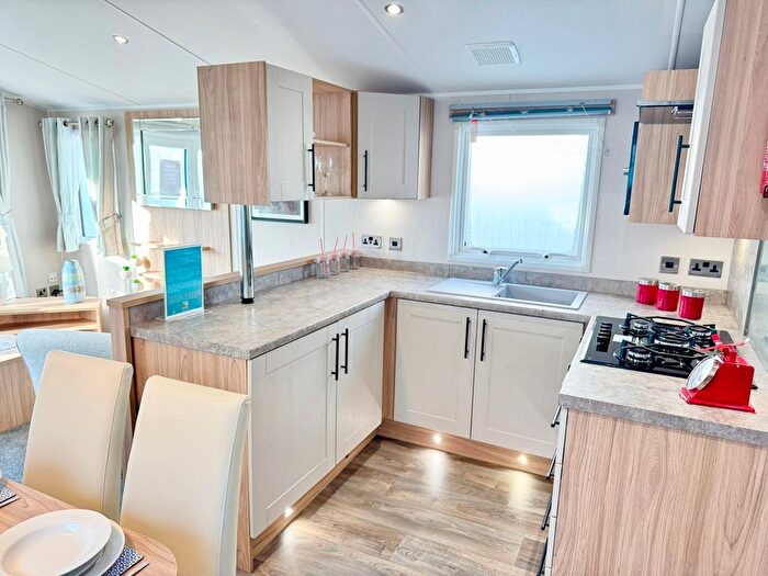 3 Bedroom Park Home For Sale In Carlton, Saxmundham, IP17