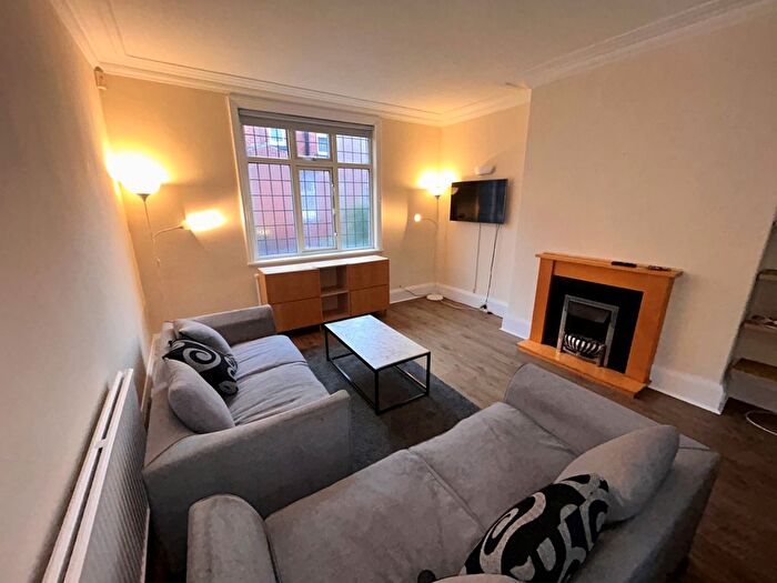 6 Bedroom Property To Rent In Rokeby Gardens, Headingley, Leeds, LS6