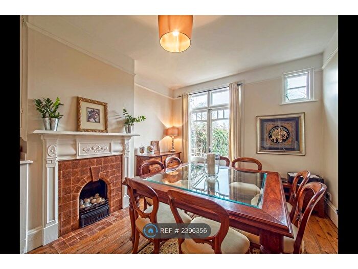 3 Bedroom Semi-Detached House To Rent In Potters Road, Barnet, EN5